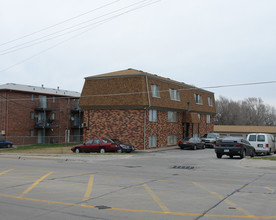 Majjar Apartments in Bellevue, NE - Building Photo - Building Photo