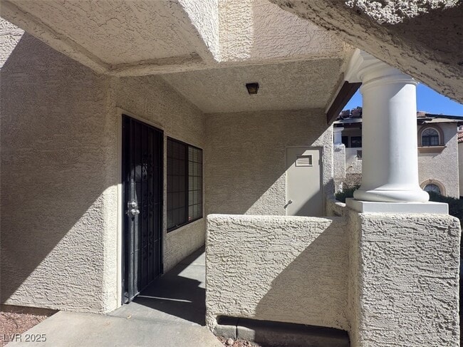 property at 1403 Santa Margarita St