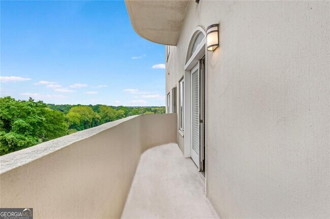 2161 Peachtree Rd NE in Atlanta, GA - Building Photo - Building Photo
