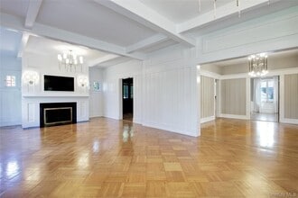 92 6th St in Garden City, NY - Building Photo - Building Photo