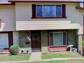 421 S Balsam St in Lakewood, CO - Building Photo