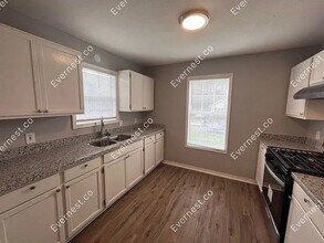 320 McTyere Ave in Jackson, MS - Foto de edificio - Building Photo