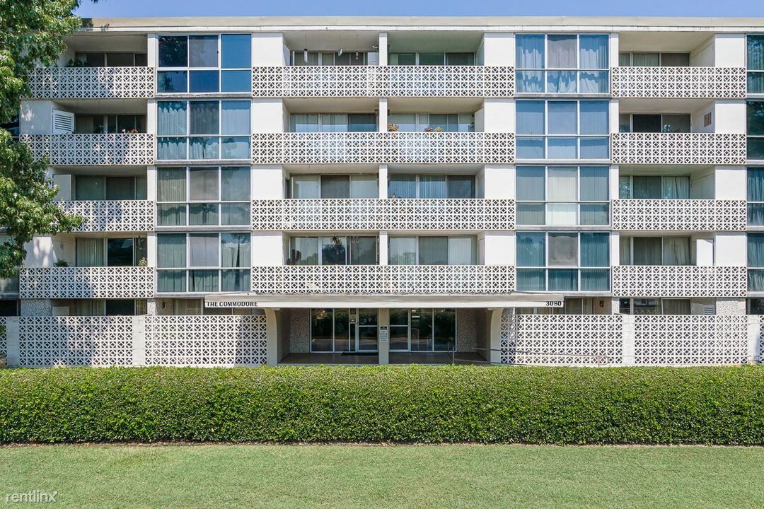 3080 Walnut Grove Rd in Memphis, TN - Building Photo