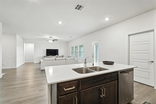 135 Exploration Wy in Fate, TX - Foto de edificio - Building Photo