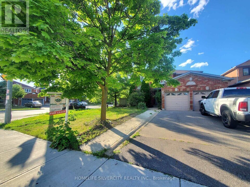 700 Peter Robertson Blvd in Brampton, ON - Building Photo