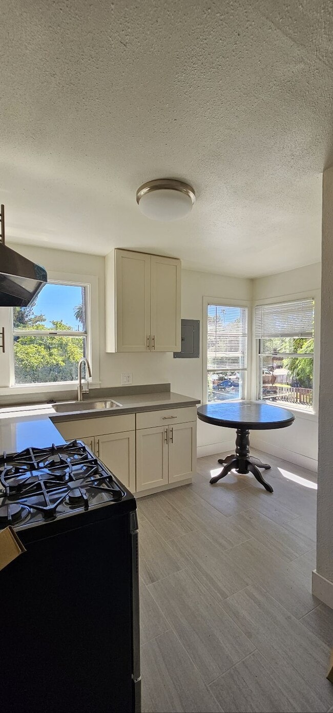 708 Riverside Ave in Santa Cruz, CA - Building Photo - Building Photo