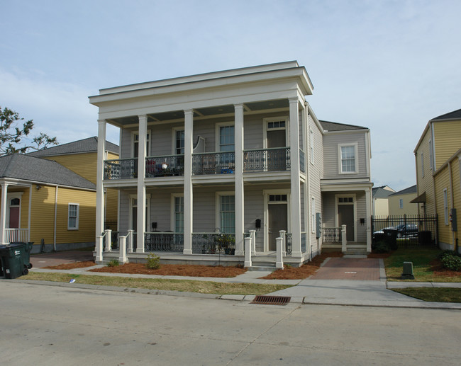 743 St Mary Dr in New Orleans, LA - Foto de edificio - Building Photo