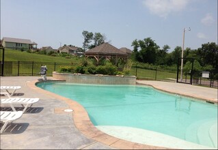 806 Oakbrook Pl in Manhattan, KS - Building Photo - Building Photo