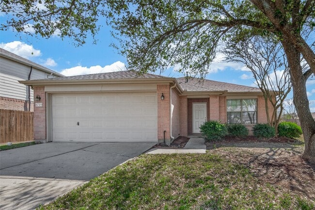 4719 Silver Spruce Ln in Friendswood, TX - Building Photo - Building Photo