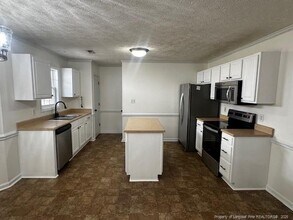 143 Haywood Dr in Raeford, NC - Foto de edificio - Building Photo