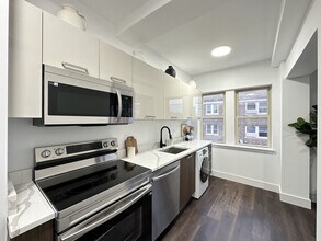1553 W Hollywood Ave in Chicago, IL - Foto de edificio - Building Photo