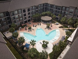 Orleans at Fannin Station in Houston, TX - Building Photo