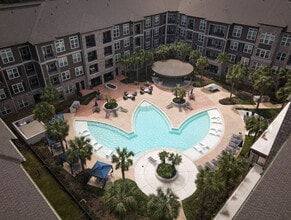 Orleans at Fannin Station in Houston, TX - Building Photo - Building Photo