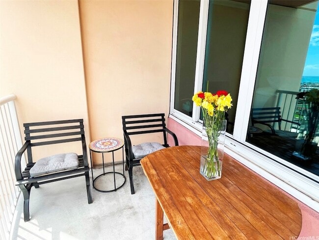 801 S King St in Honolulu, HI - Foto de edificio - Building Photo