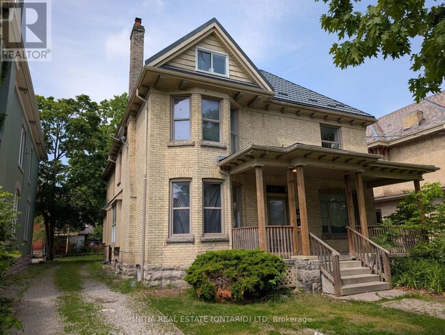property at 627 Wellington St