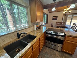 1103 Sundown Trail in South Lake Tahoe, CA - Building Photo - Building Photo