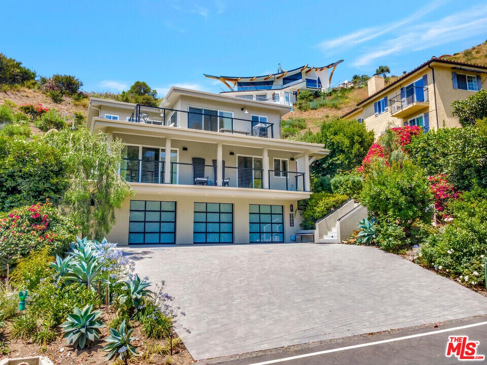 3859 Rambla Pacifico St in Malibu, CA - Building Photo