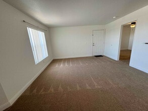 6800 E Lake Mead Blvd in Las Vegas, NV - Foto de edificio - Building Photo