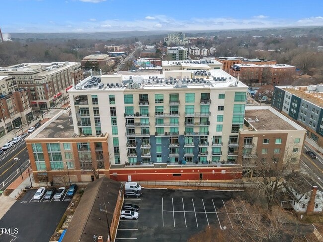 140 W Franklin St, Unit 229 in Chapel Hill, NC - Building Photo - Building Photo