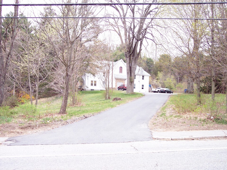 147 Main St in Upton, MA - Building Photo