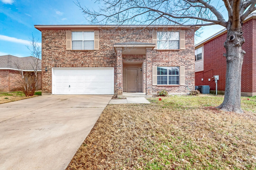 10804 Braemoor Dr in Haslet, TX - Foto de edificio