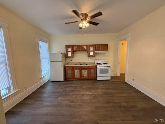 416 Danforth St in Syracuse, NY - Building Photo - Building Photo