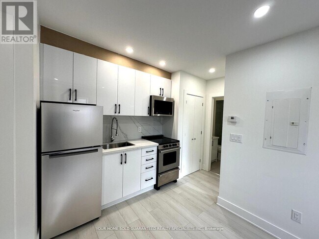 41 Mosley St in Aurora, ON - Building Photo - Building Photo