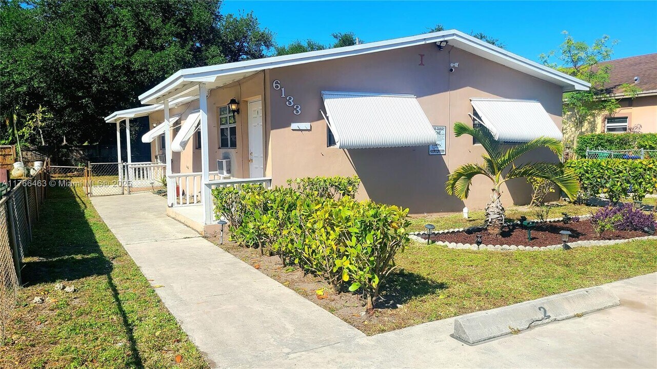 6133 SW 34th St in Miramar, FL - Building Photo