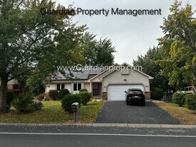 9167 Pineview Ln N in Maple Grove, MN - Building Photo