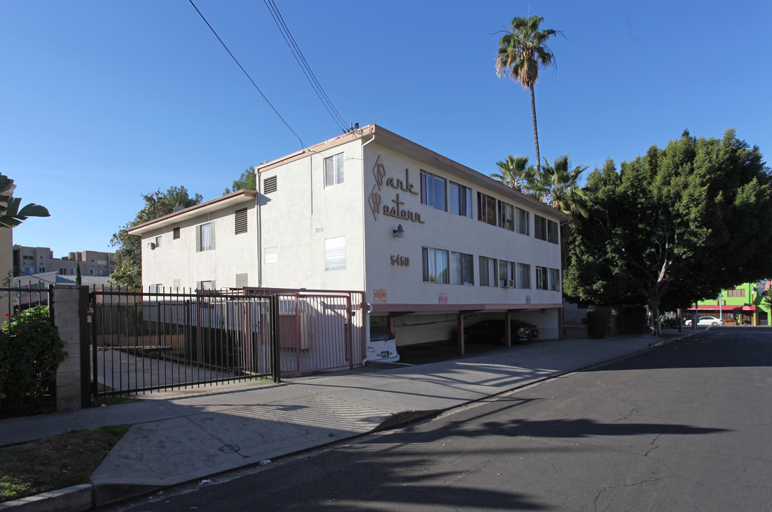 Park Western Apartments in Los Angeles, CA - Building Photo