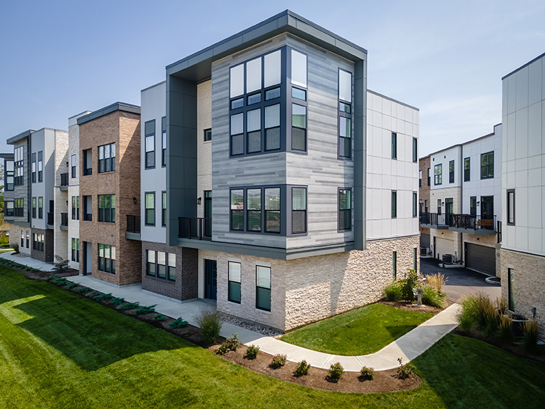 The Red Corner Townhomes in Cincinnati, OH - Foto de edificio