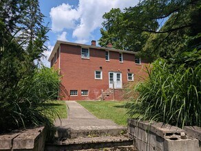 8983 Highland Dr in Brecksville, OH - Foto de edificio - Building Photo