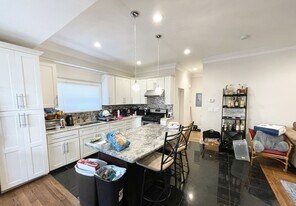 32 Sumner St, Unit 1 in Boston, MA - Building Photo