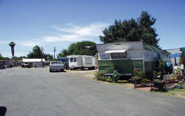 Trailer Park in Manteca, CA - Building Photo