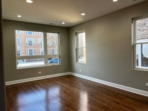 4949 S Wabash Ave, Unit Three in Chicago, IL - Building Photo - Building Photo