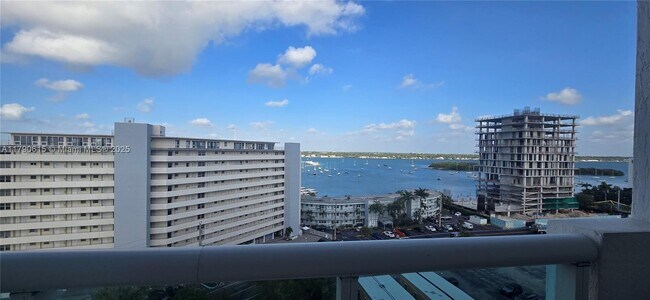 7900 Harbor Island Dr, Unit 1024 in North Bay Village, FL - Building Photo - Building Photo
