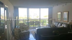 20515 E Country Club Dr, Unit 849 in Miami, FL - Foto de edificio - Building Photo