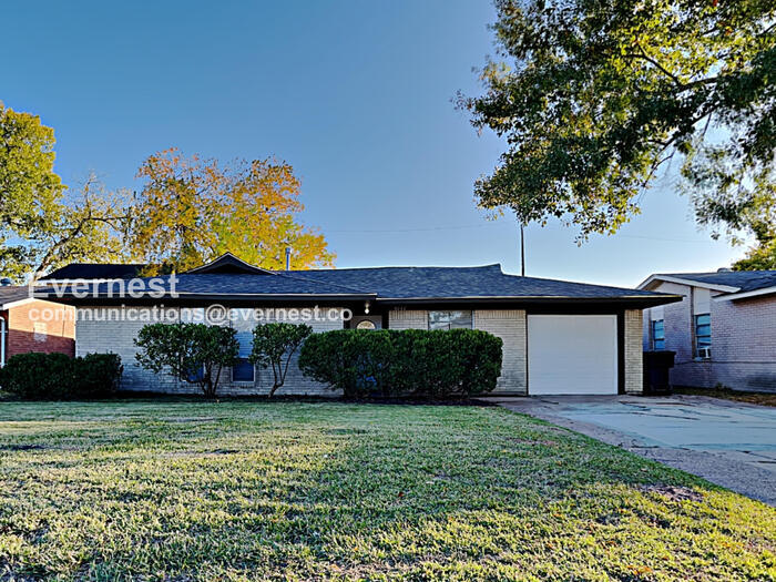 5242 Grace Point Ln in Houston, TX - Building Photo