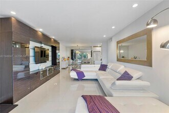 6261 Bay Club Dr, Unit 2 in Fort Lauderdale, FL - Building Photo - Building Photo