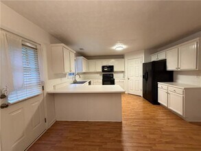 6906 Wynmeadow Dr in Stone Mountain, GA - Building Photo - Building Photo