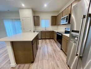 7617 Fair Ln in Louisville, KY - Building Photo - Building Photo