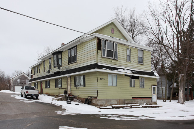 6893 Hammond Ave in Caledonia, MI - Foto de edificio - Building Photo