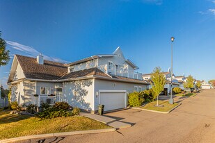 Summit Pointe in Sherwood Park, AB - Building Photo