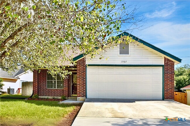 property at 1907 Lisa Ln