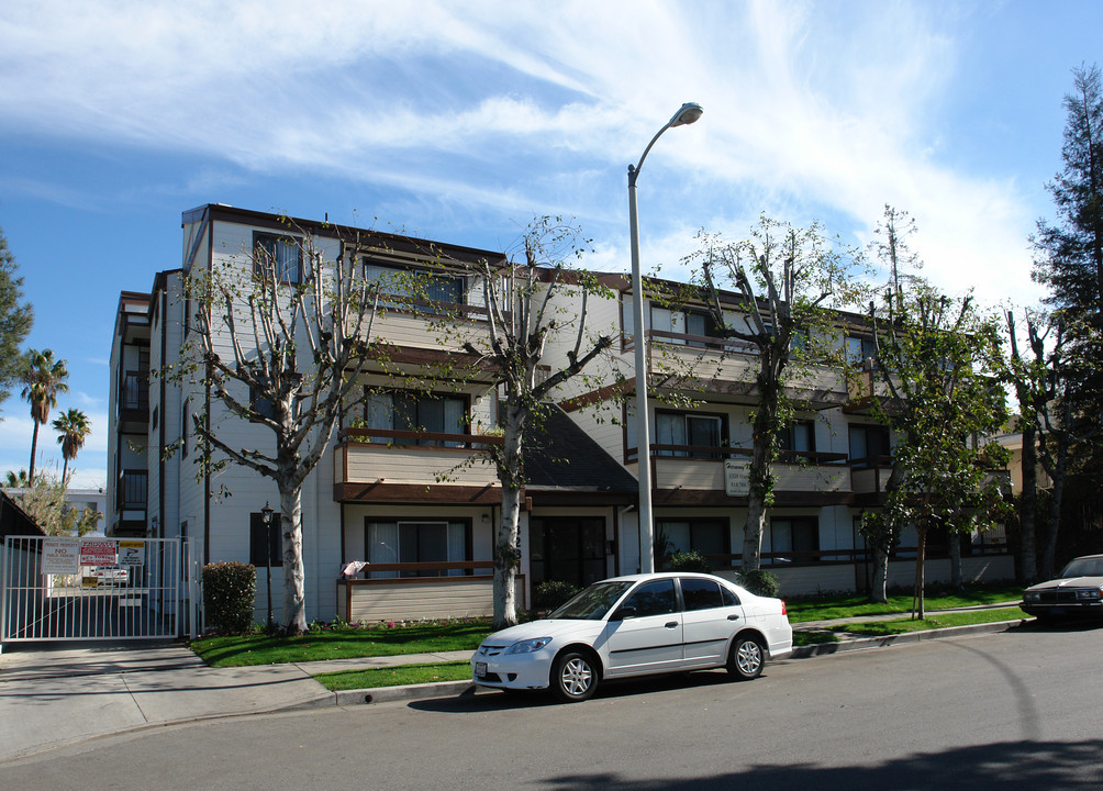 Noho Courtyard West in North Hollywood, CA - Foto de edificio