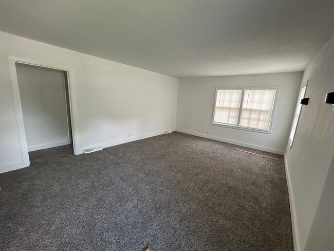 1307 Merchant St in Emporia, KS - Building Photo - Building Photo