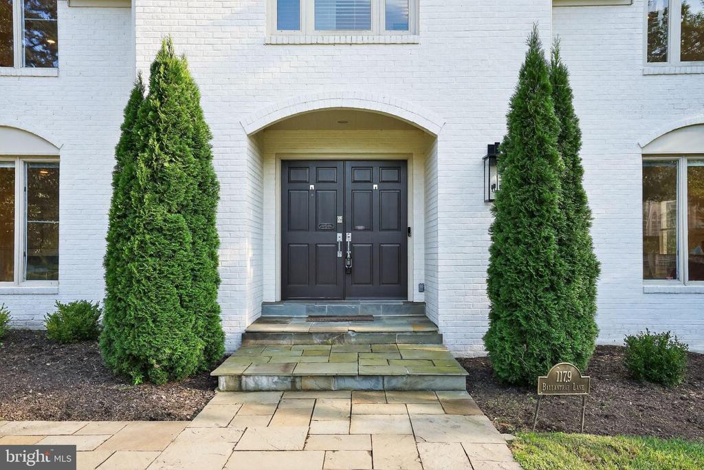 1179 Ballantrae Ln in McLean, VA - Building Photo