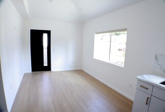 13127 Azores Ave in Sylmar, CA - Building Photo - Building Photo