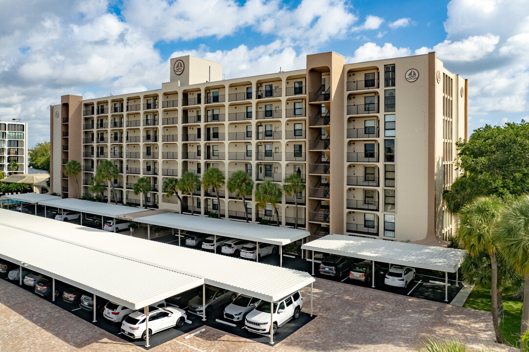 Hillsboro Landings in Deerfield Beach, FL - Building Photo