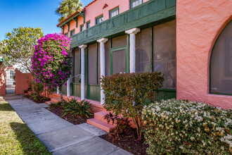 Spanish Oaks Apartments in Sarasota, FL - Building Photo - Building Photo